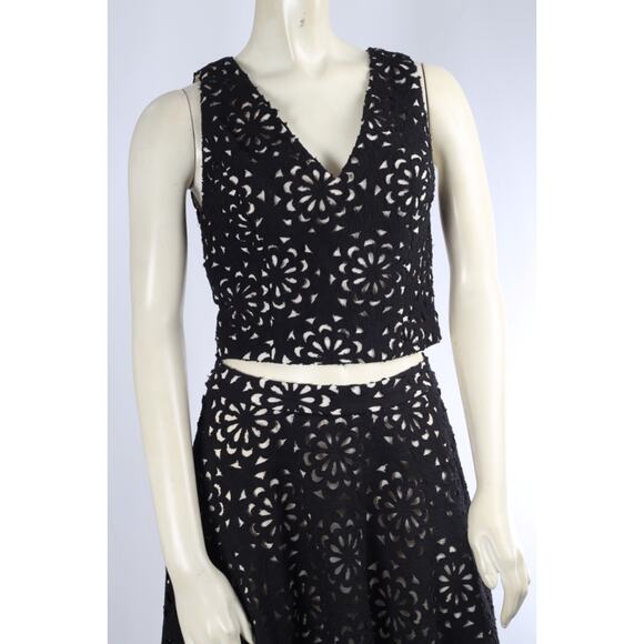Alice + Olivia Viviana Black Floral Laser Cut 2pc Set Top 4 Skirt 2 Suit - Picture 9 of 12